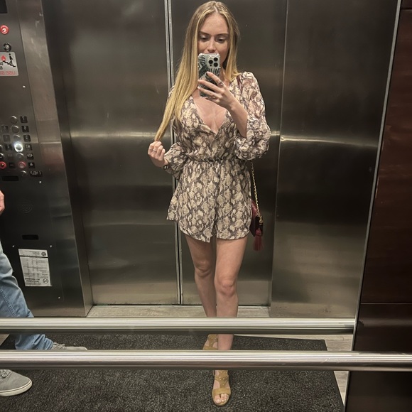 Meet Your Posher!😁🌹 - Picture 3 of 5